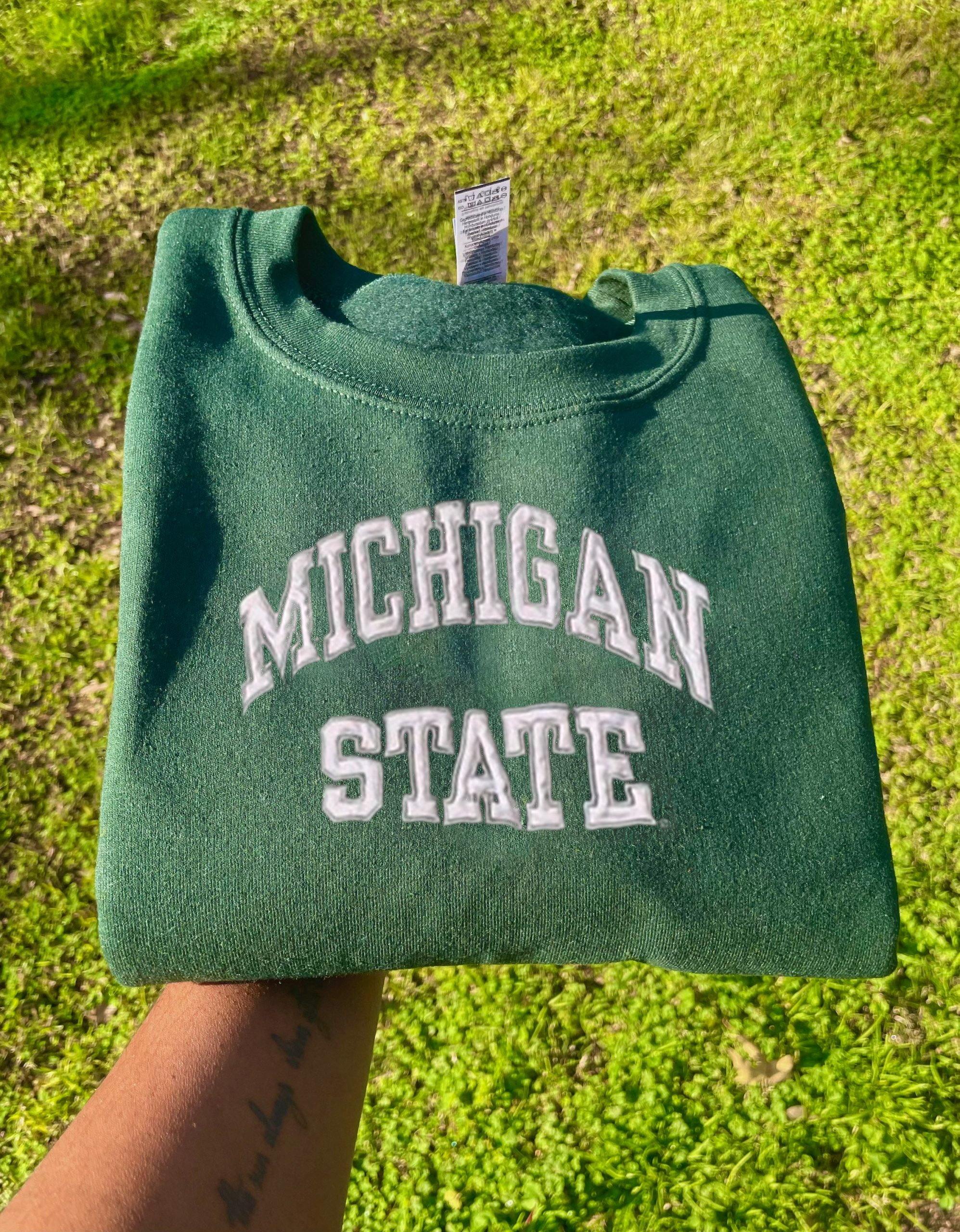 Vintage Embroidered Michigan State University Sweatshirt Vintage Embroidered Michigan State University Sweatshirt