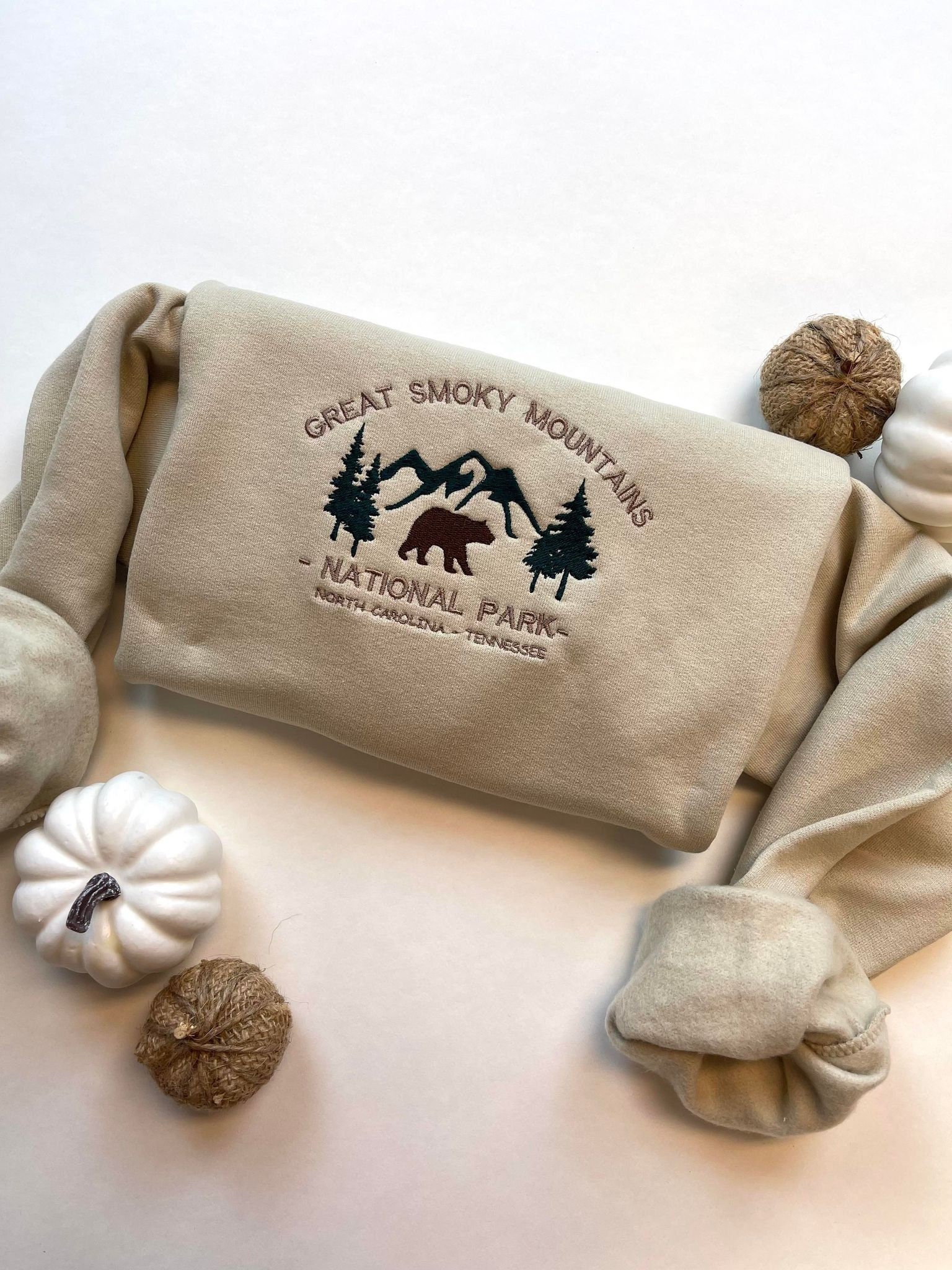 Great Smoky Mountain Embroidered Sweatshirt Crewneck Great Smoky Mountain Embroidered Sweatshirt Crewneck