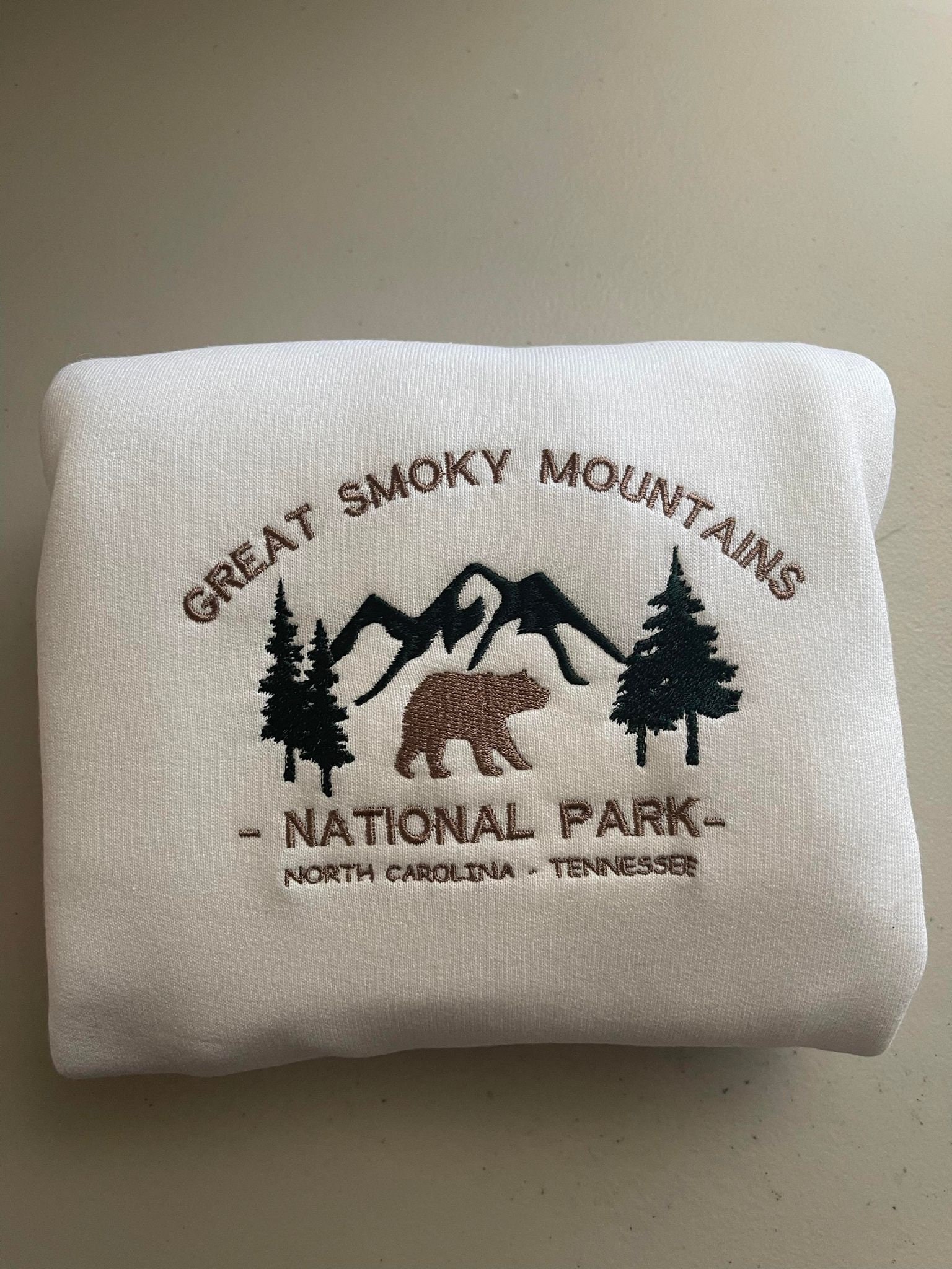 Great Smoky Mountain Embroidered Sweatshirt Crewneck Great Smoky Mountain Embroidered Sweatshirt Crewneck