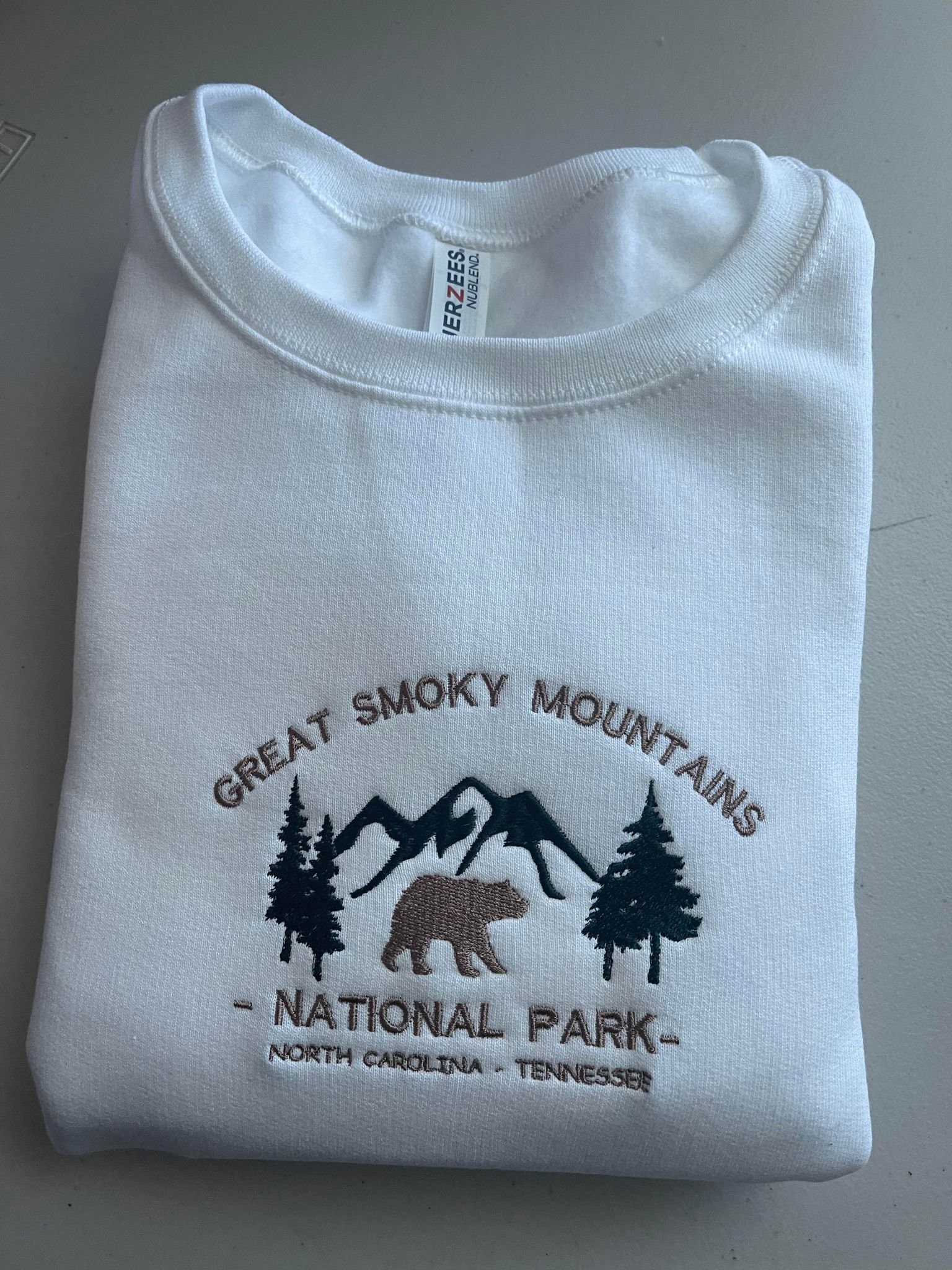 Great Smoky Mountain Embroidered Sweatshirt Crewneck Great Smoky Mountain Embroidered Sweatshirt Crewneck