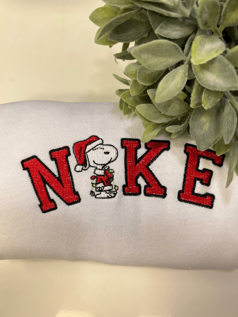 Nike X Snoopy Cartoon Christmas Vintage Crewneck Embroidered Sweatshirt Nike X Snoopy Cartoon Christmas Vintage Crewneck Embroidered Sweatshirt