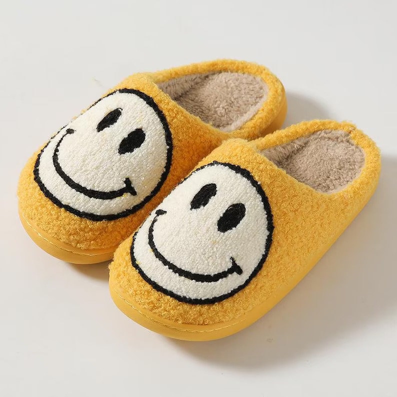 Smiley Face Comfortable Slippers Fluffy Cushion Slides Smiley Face Comfortable Slippers Fluffy Cushion Slides